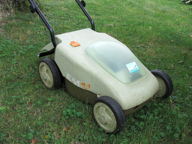 Close-up of Neuton electric lawn mower