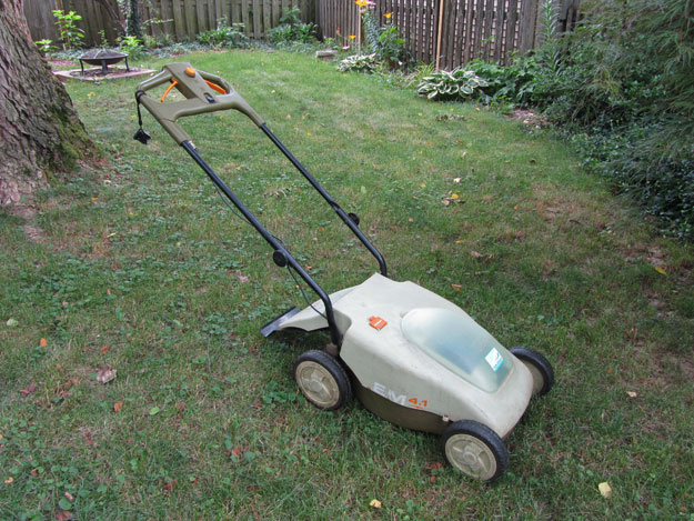 Full image of Neuton electric lawn mower